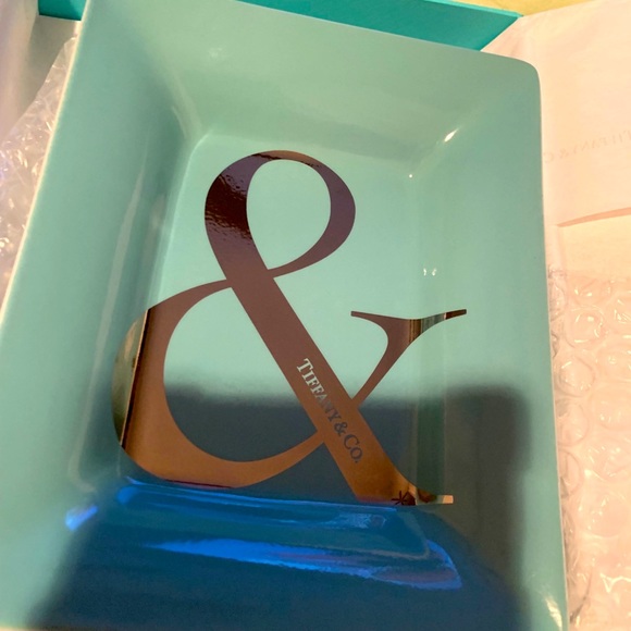 Brand new Authentic Tiffany jewelry plate - Picture 3 of 5